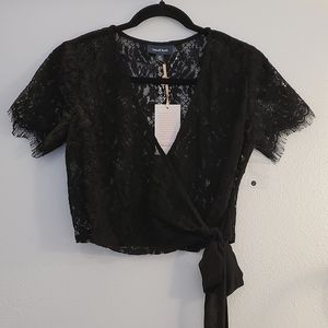 Cropped lace wrap-style cover